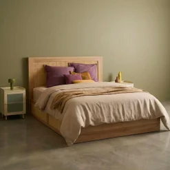 Cama de casal boêmia com estrado de ripas e cabeceira, 140x190cm + 4 gavetas