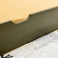 Cama infantil de 190 cm em madeira de pinho com estrado de ripas e gaveta extraível