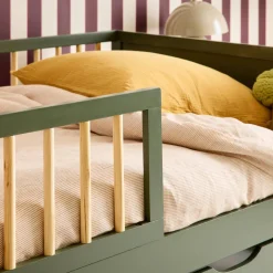 Cama infantil em pinho natural com ripas incluídas