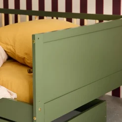 Cama infantil em pinho natural com ripas incluídas