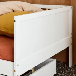 Cama infantil em pinho natural com ripas incluídas