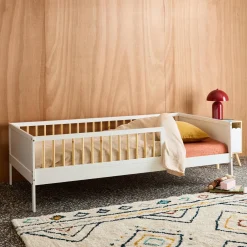 Cama infantil em pinho natural com ripas incluídas