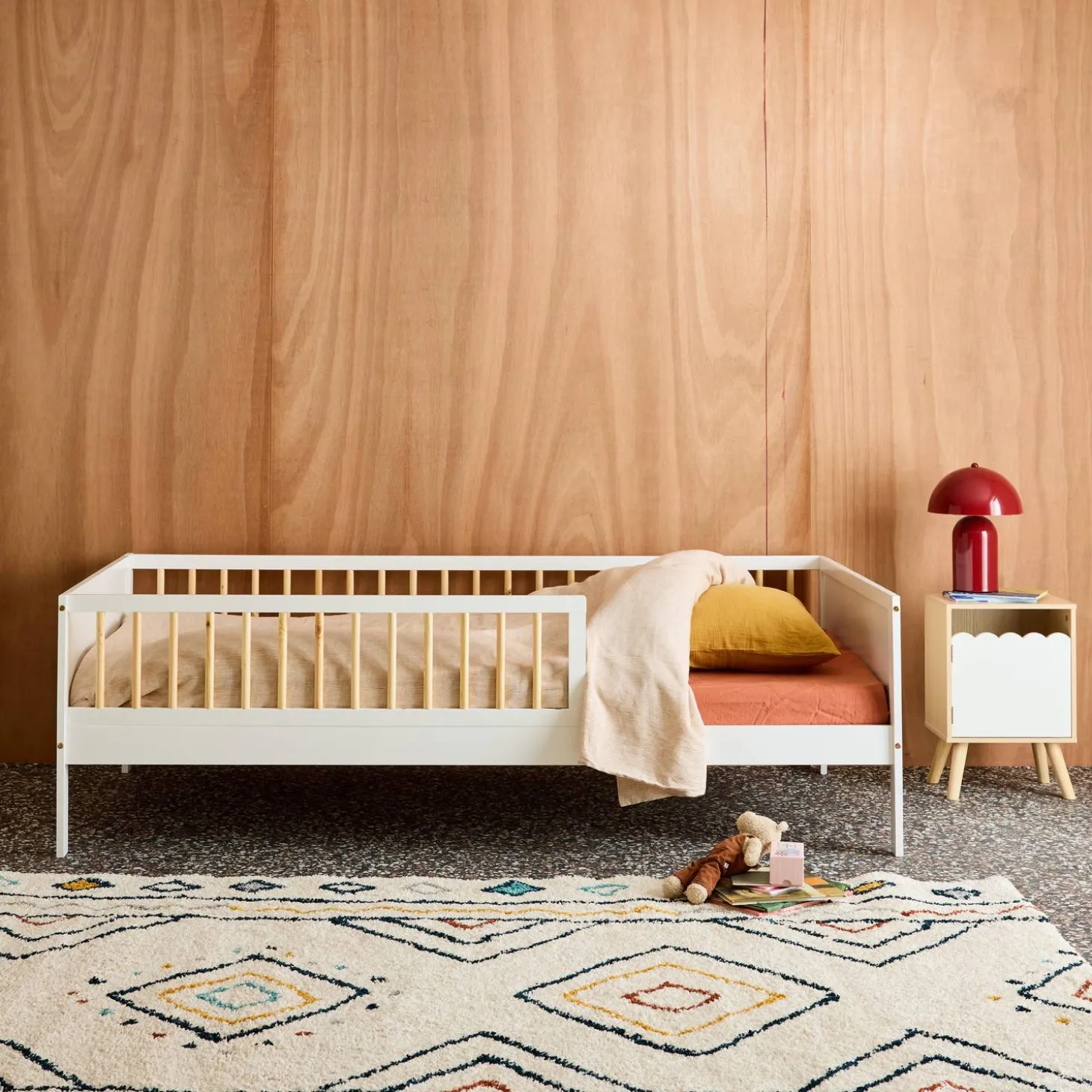 Cama infantil em pinho natural com ripas incluídas