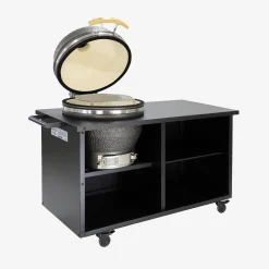 Churrasqueira a carvão com mesa de apoio e função de fumeiro