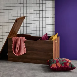 Cómoda com banco, cabeceira da cama, decoração em madeira de nogueira