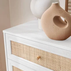 Cómoda com efeito de madeira e cana de 6 gavetas