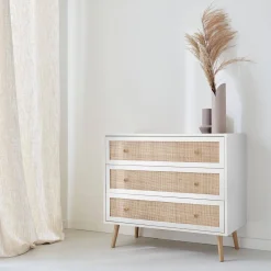 Cómoda com efeito madeira e cana de 3 gavetas