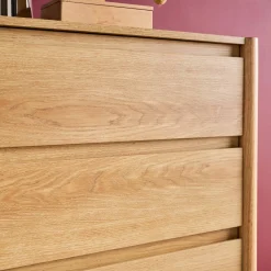 Cômoda em decorativa de madeira de 4 gavetas