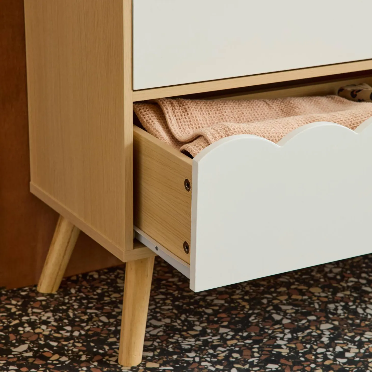 Cômoda infantil efeito madeira 3 gavetas