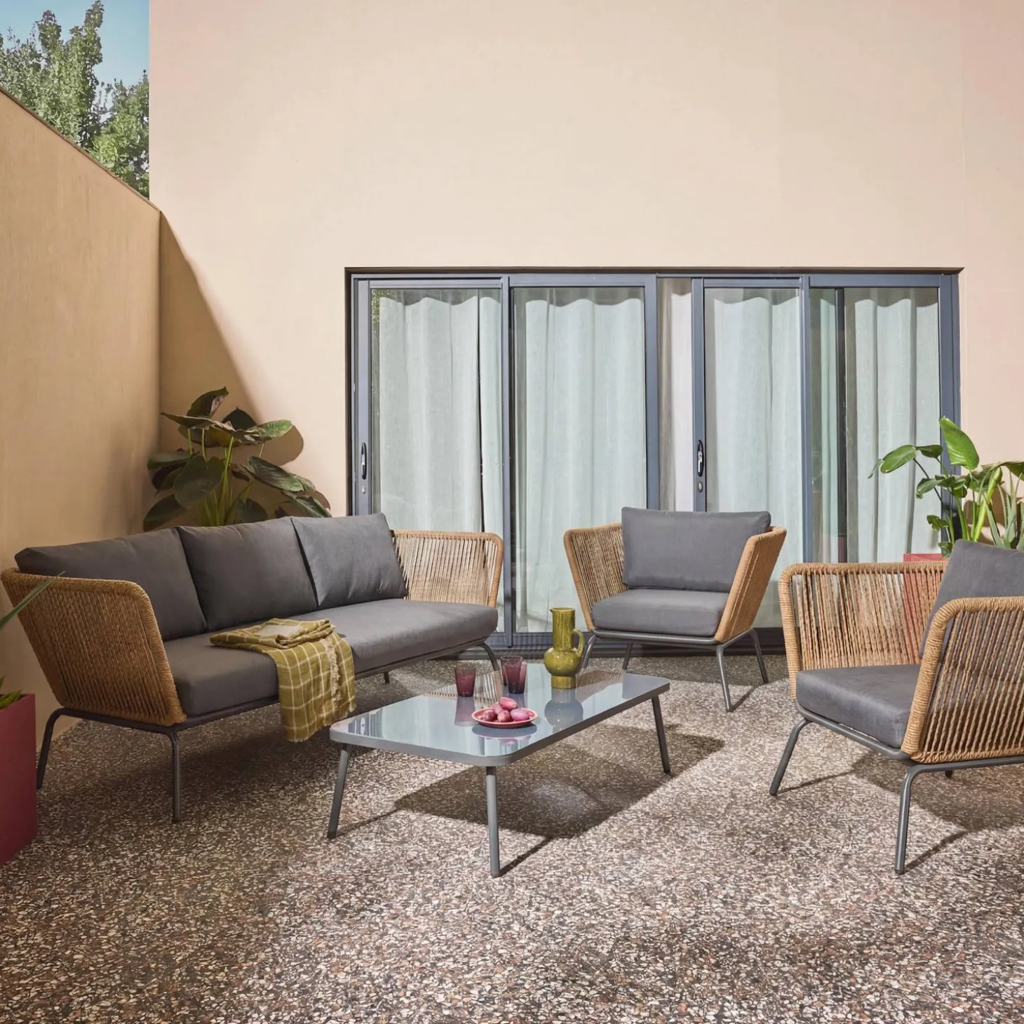 Conjunto de jardim baixo em resina trançada efeito, 5 lugares