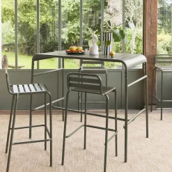 Conjunto de jardim com mesa alta bistrô em aço com 4 cadeiras altas de aço, 120cm