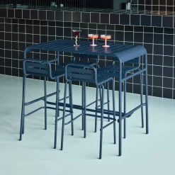 Conjunto de jardim com mesa alta bistrô em aço com 4 cadeiras altas de aço, 120cm