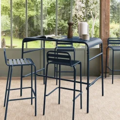 Conjunto de jardim com mesa alta bistrô em aço com 4 cadeiras altas de aço, 120cm