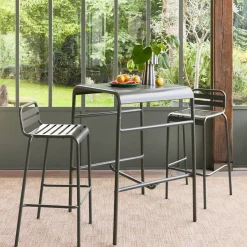 Conjunto de jardim com mesa alta e 2 cadeiras altas em aço