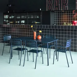 Conjunto de jardim com mesa bistrô de 160cm em aço com 2 poltronas e 4 cadeiras