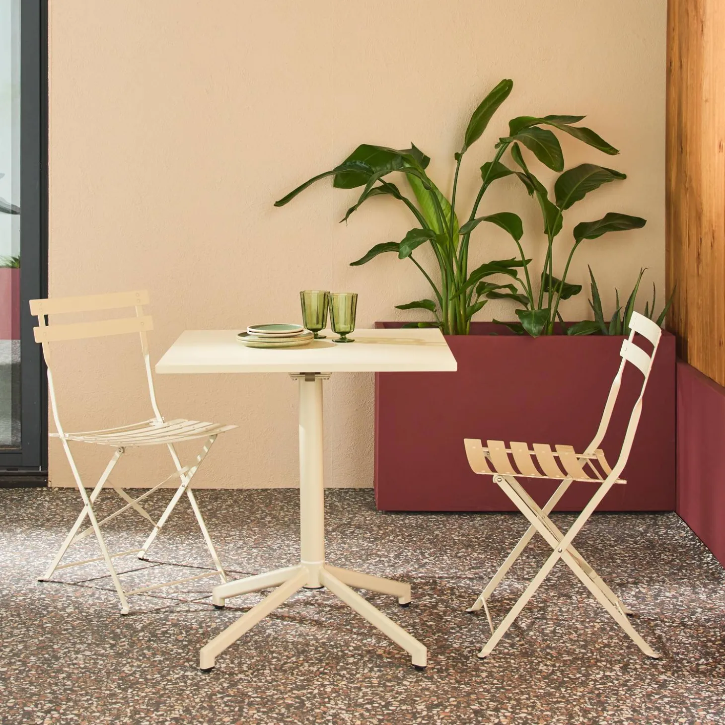 Conjunto de jardim com mesa bistrô dobrável em metal com 2 cadeiras