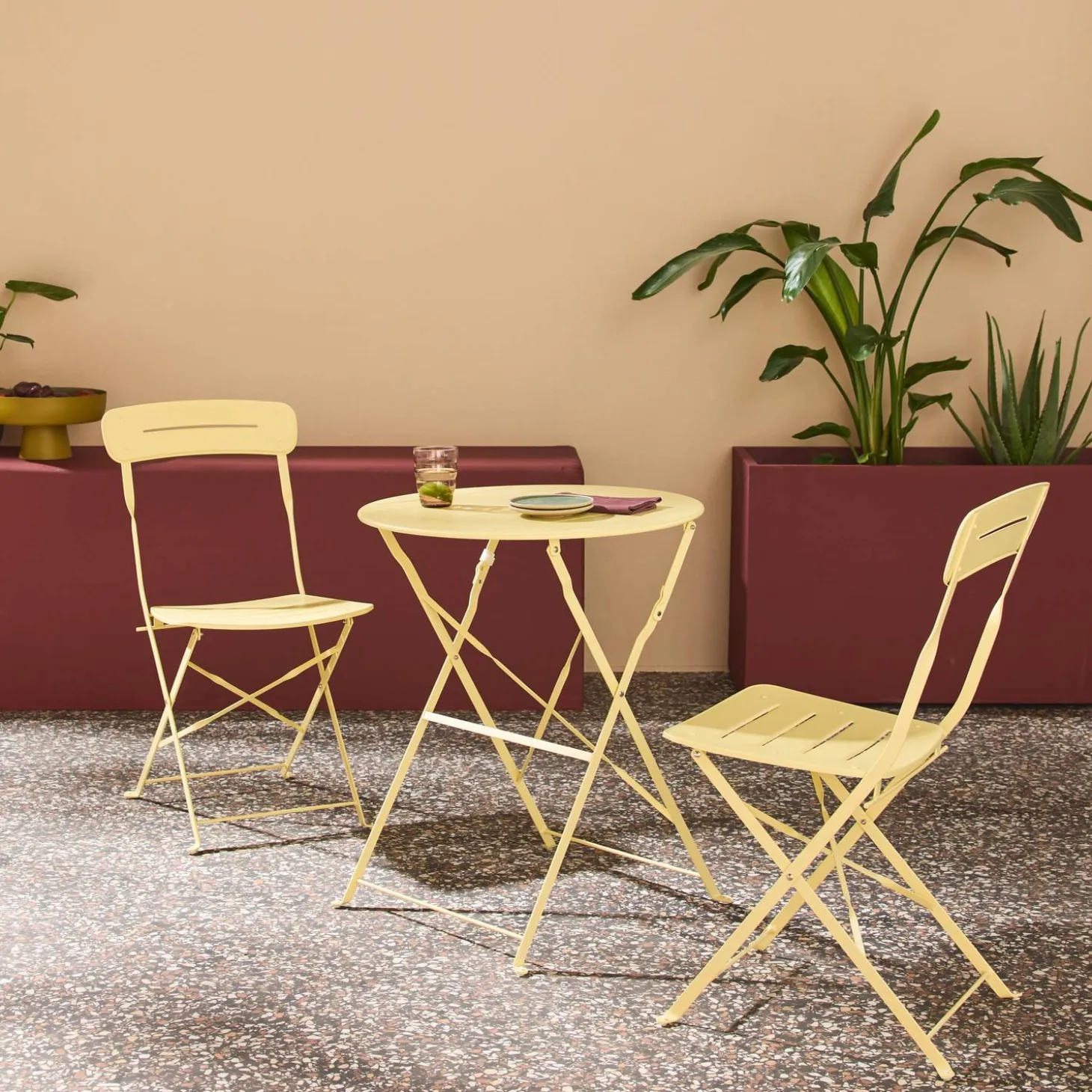 Conjunto de jardim com mesa bistrô dobrável redonda de aço com 2 cadeiras- Balconea