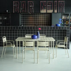 Conjunto de jardim com mesa bistrô de 160cm em aço com 2 poltronas e 4 cadeiras