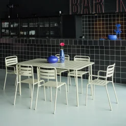 Conjunto de jardim com mesa bistrô de 160cm em aço com 2 poltronas e 4 cadeiras