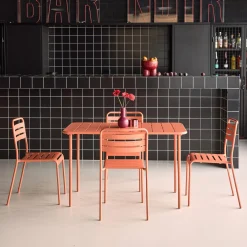 Conjunto de jardim com mesa bistrô de 120cm em aço com 4 cadeiras