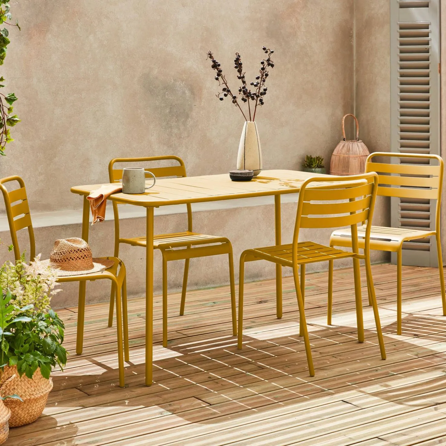 Conjunto de jardim com mesa bistrô de 120cm em aço com 4 cadeiras
