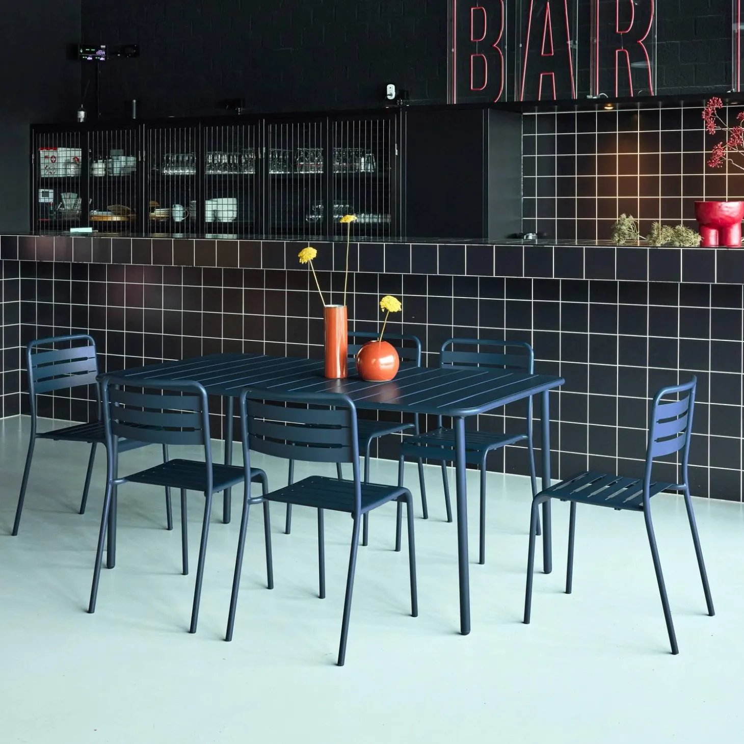 Conjunto de jardim com mesa bistrô de 160cm em aço com 6 cadeiras