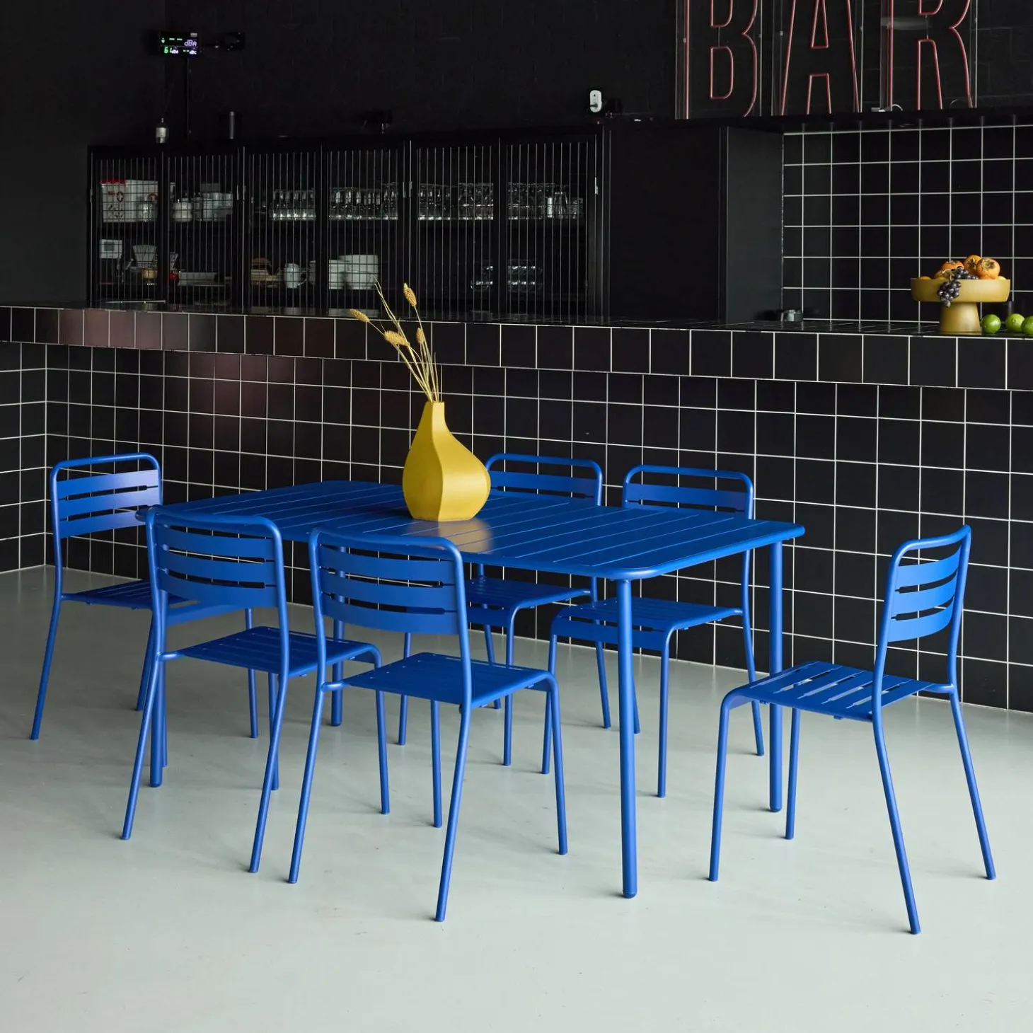 Conjunto de jardim com mesa bistrô de 160cm em aço com 6 cadeiras