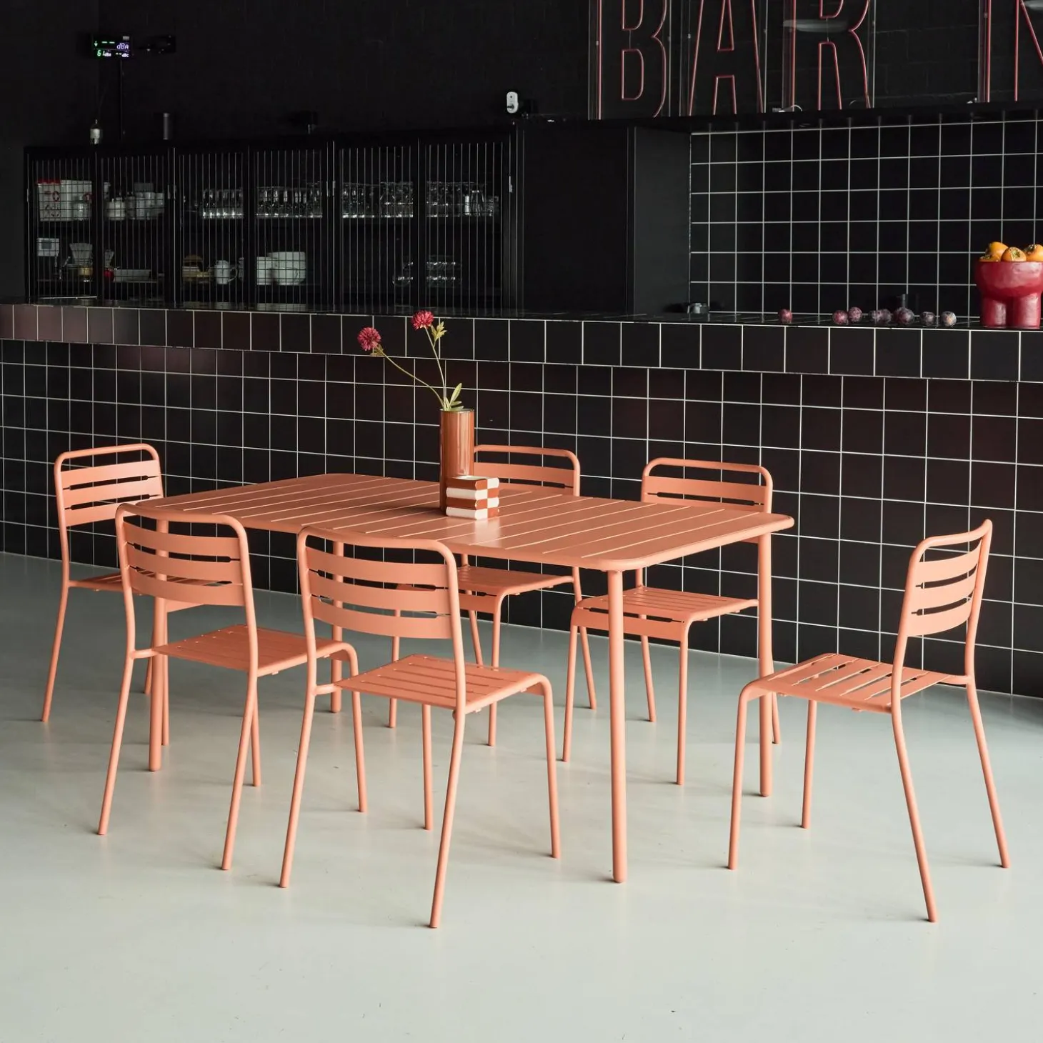 Conjunto de jardim com mesa bistrô de 160cm em aço com 6 cadeiras