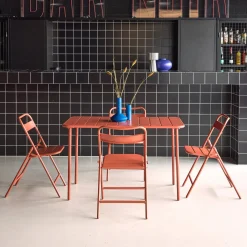 Conjunto de jardim com mesa bistrô de 120cm em aço com 4 cadeiras dobráveis