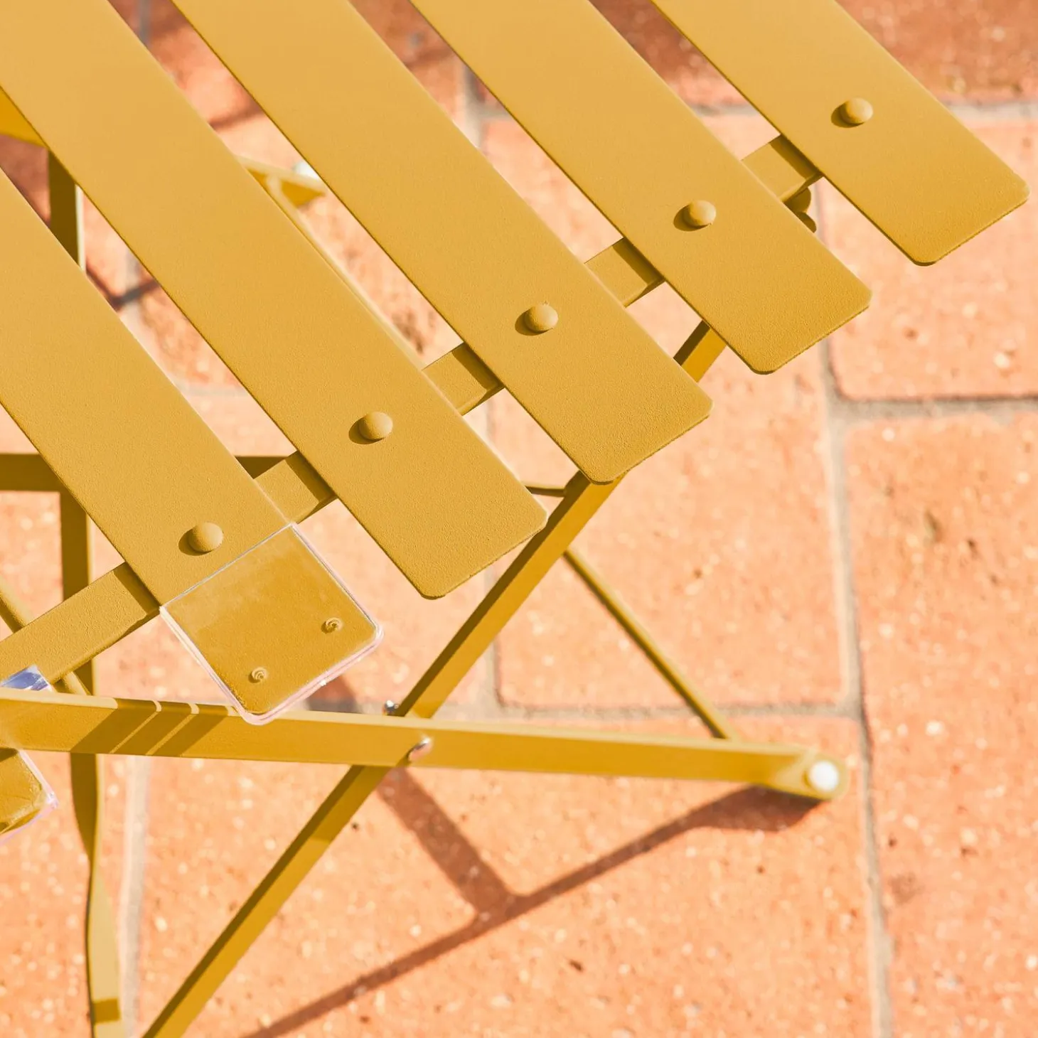 Conjunto de jardim com mesa bistrô dobrável em aço com 2 cadeiras, ø60cm