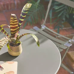 Conjunto de jardim com mesa bistrô dobrável em aço com 2 cadeiras, ø60cm