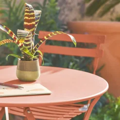 Conjunto de jardim com mesa bistrô dobrável em aço com 2 cadeiras, ø60cm