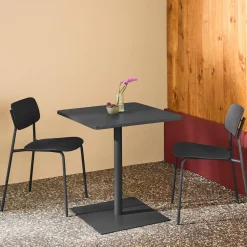 Conjunto de jardim com mesa bistrô quadrada de aço com 2 cadeiras