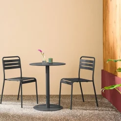 Conjunto de jardim com mesa bistrô redonda de aço com 2 cadeiras