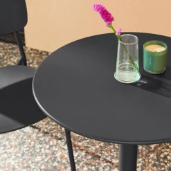 Conjunto de jardim com mesa bistrô redonda de aço com 2 cadeiras