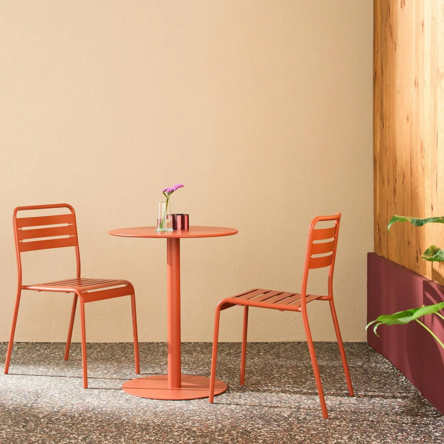 Conjunto de jardim com mesa bistrô redonda de aço com 2 cadeiras