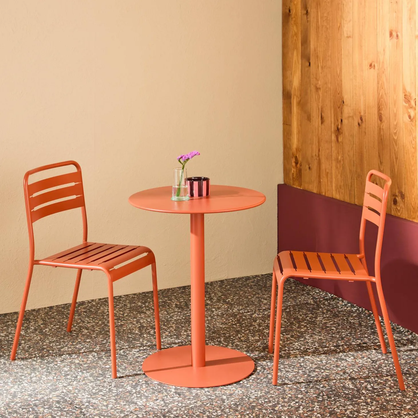 Conjunto de jardim com mesa bistrô redonda de aço com 2 cadeiras