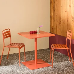 Conjunto de jardim com mesa bistrô quadrada de aço com 2 cadeiras