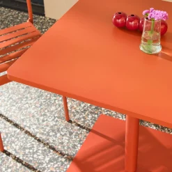 Conjunto de jardim com mesa bistrô quadrada de aço com 2 cadeiras
