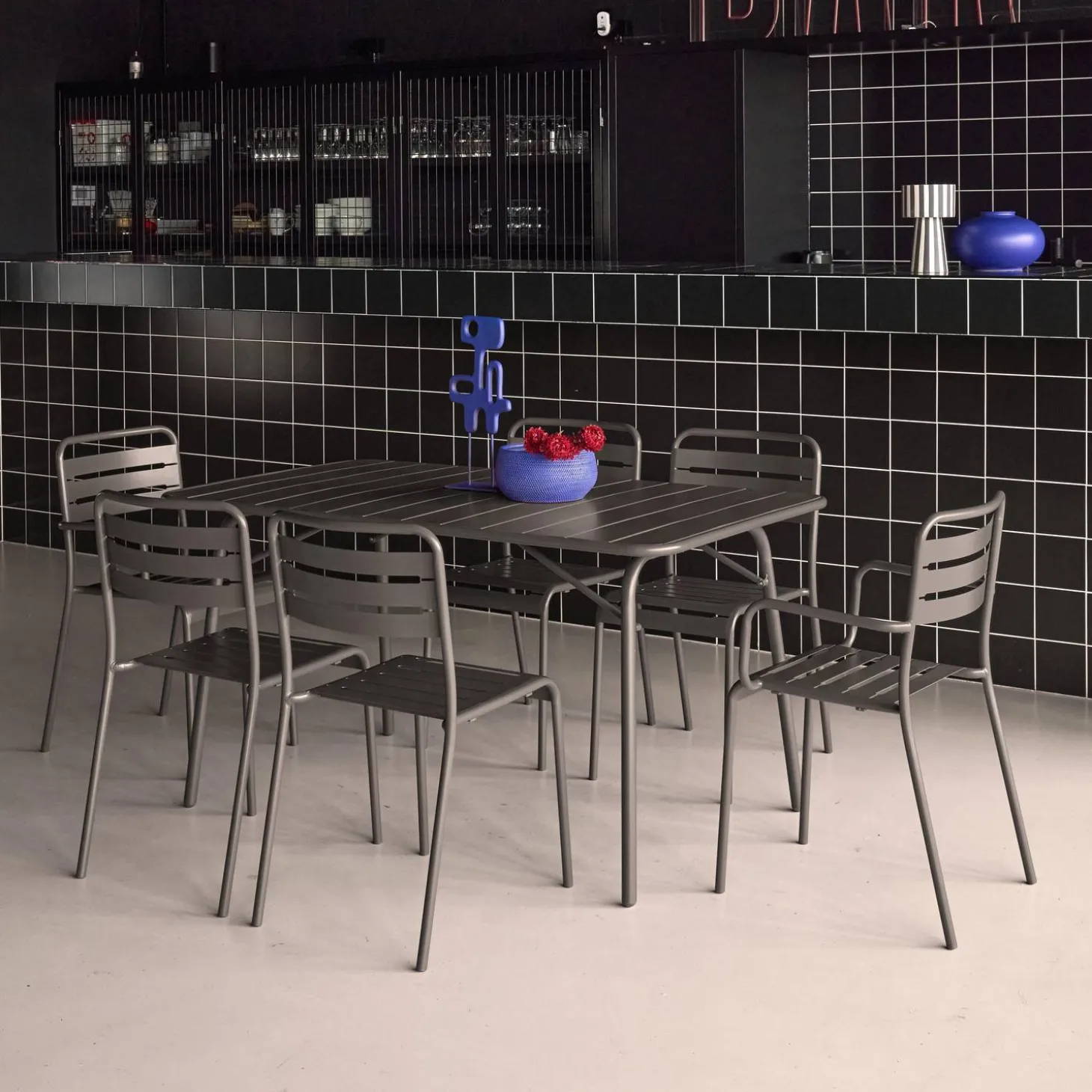 Conjunto de jardim com mesa bistrô dobrável em aço com 6 cadeiras, 140cm