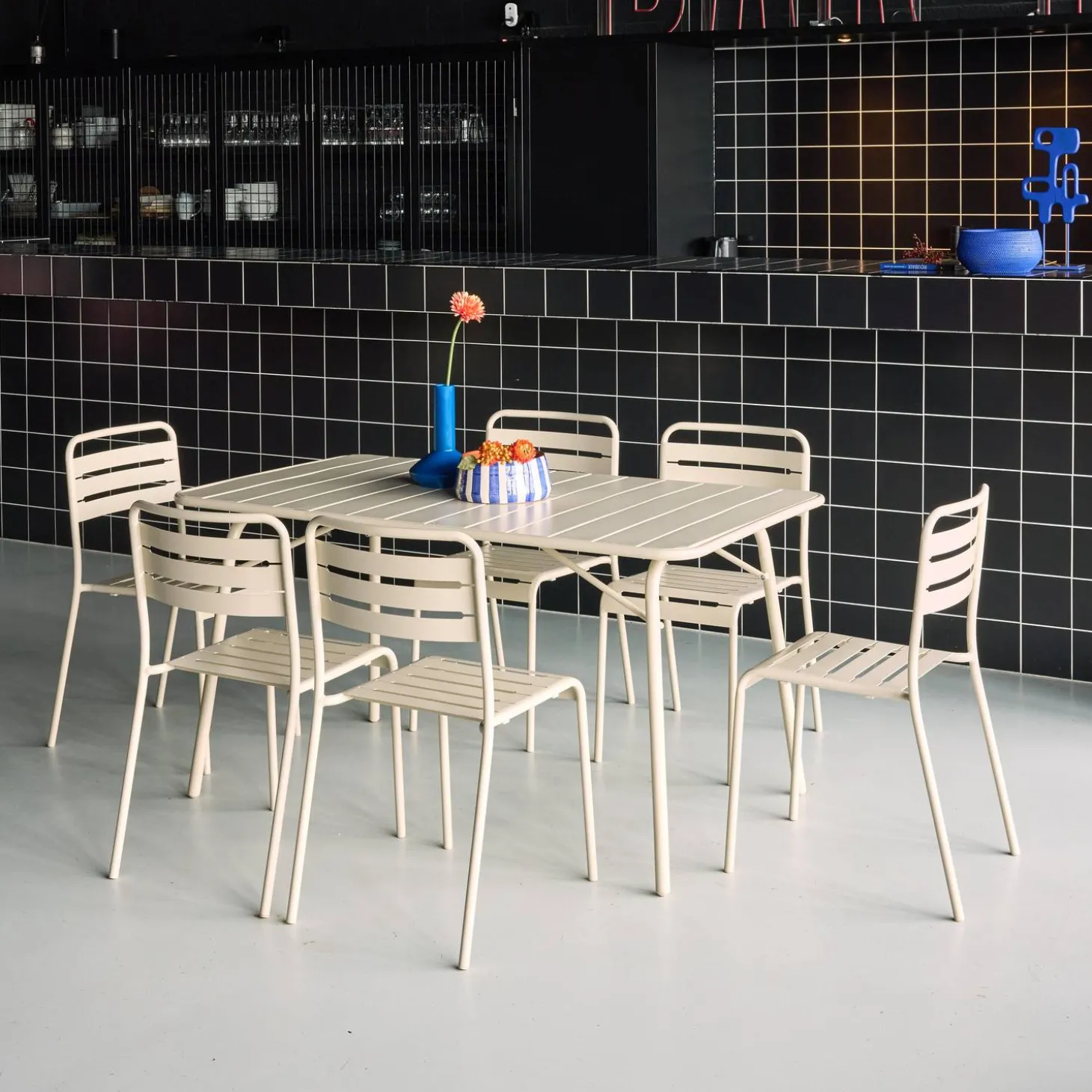 Conjunto de jardim com mesa bistrô dobrável em aço com 6 cadeiras, 140cm