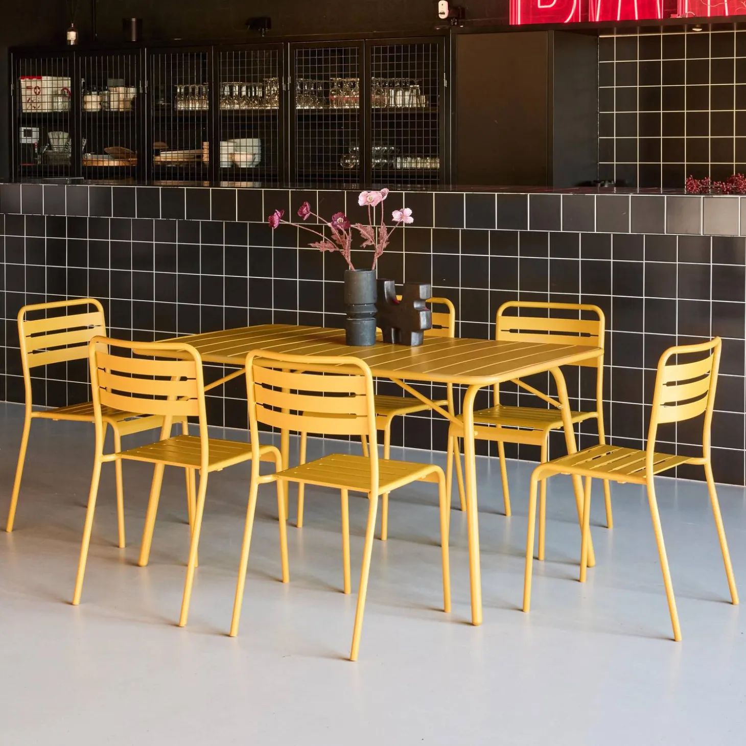 Conjunto de jardim com mesa bistrô dobrável em aço com 6 cadeiras, 140cm