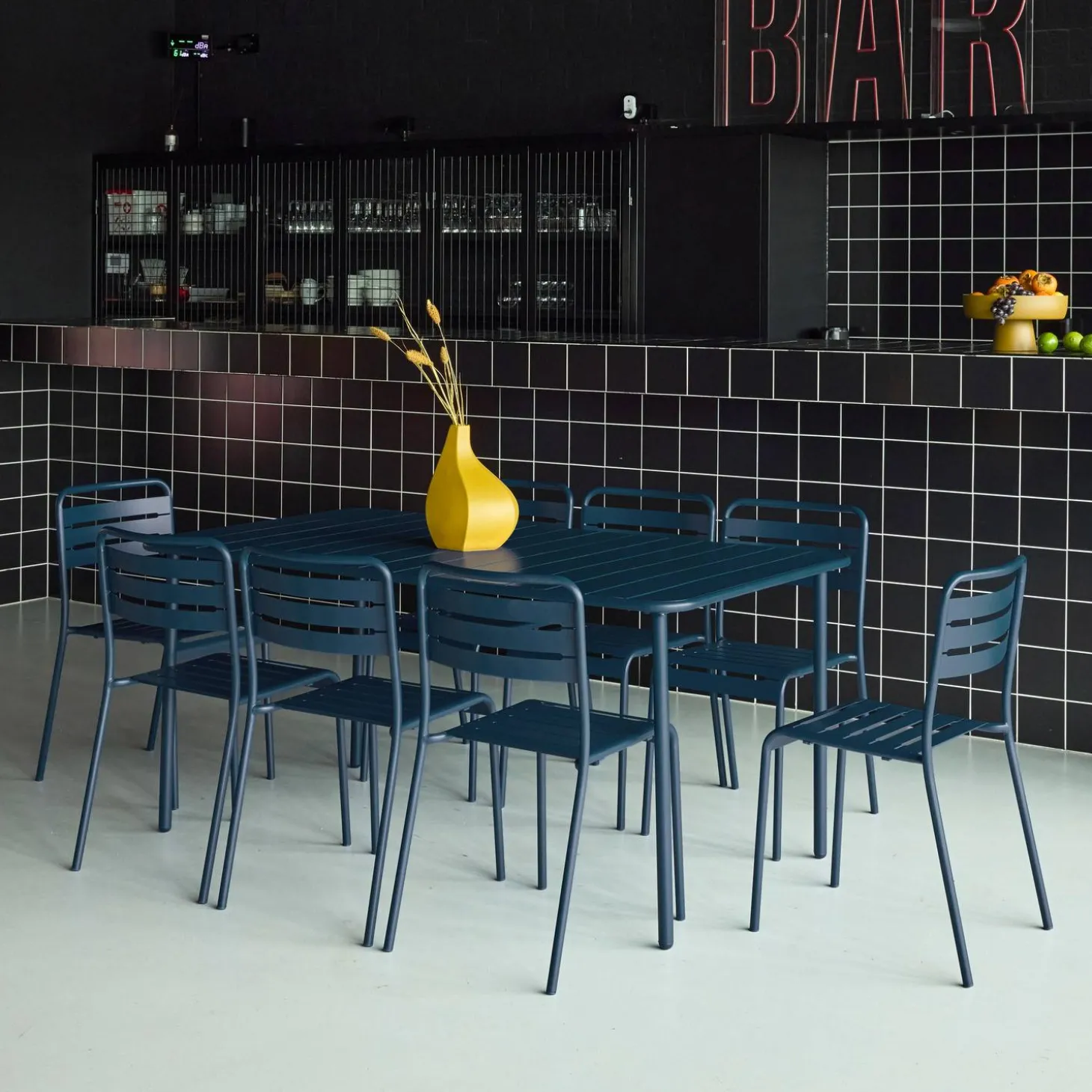 Conjunto de jardim com mesa bistrô de 160cm em aço com 8 cadeiras
