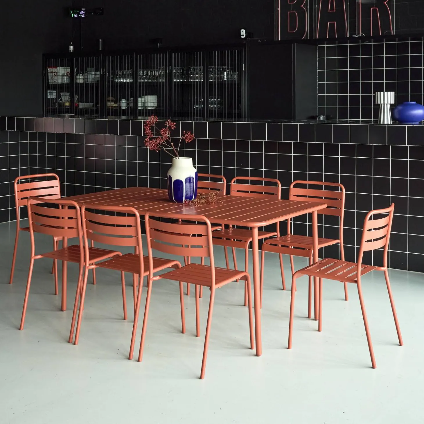 Conjunto de jardim com mesa bistrô de 160cm em aço com 8 cadeiras