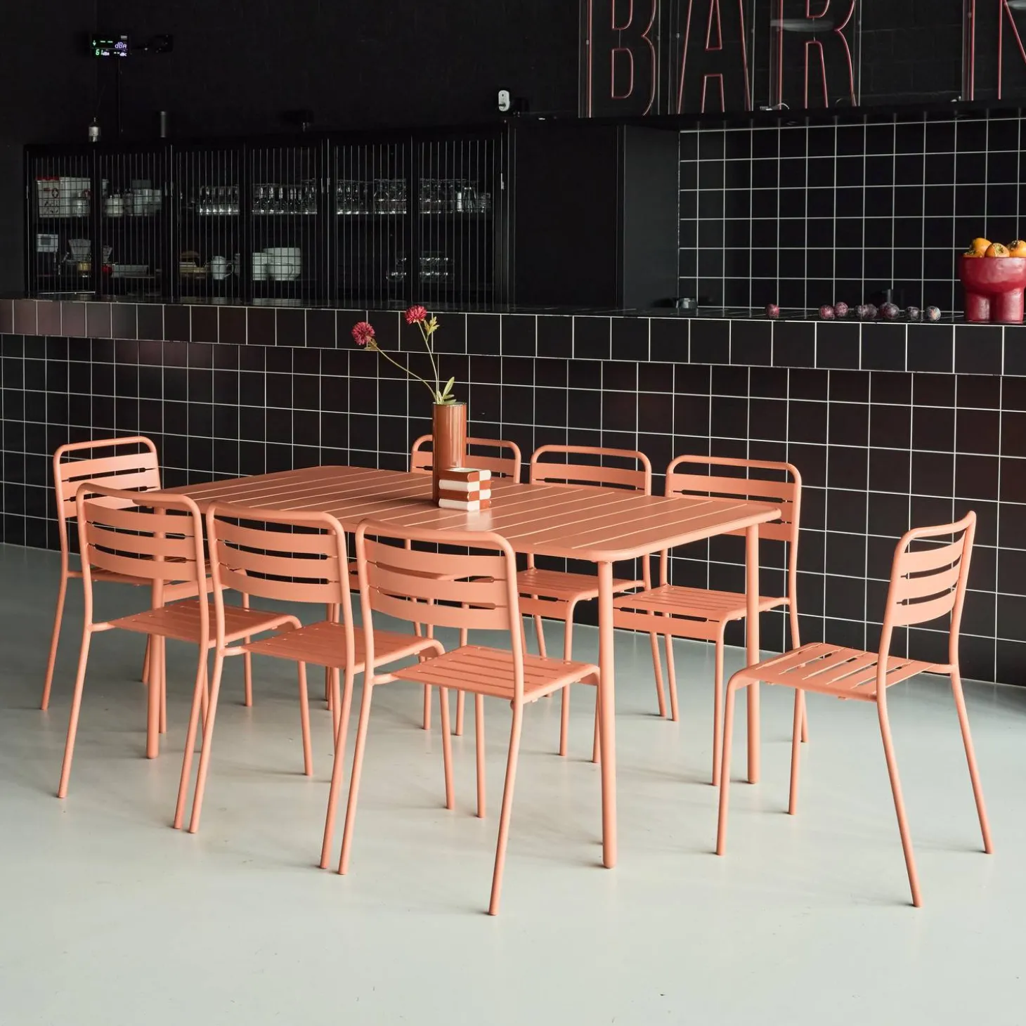Conjunto de jardim com mesa bistrô de 160cm em aço com 8 cadeiras