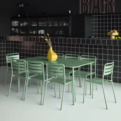 Conjunto de jardim com mesa bistrô de 160cm em aço com 8 cadeiras