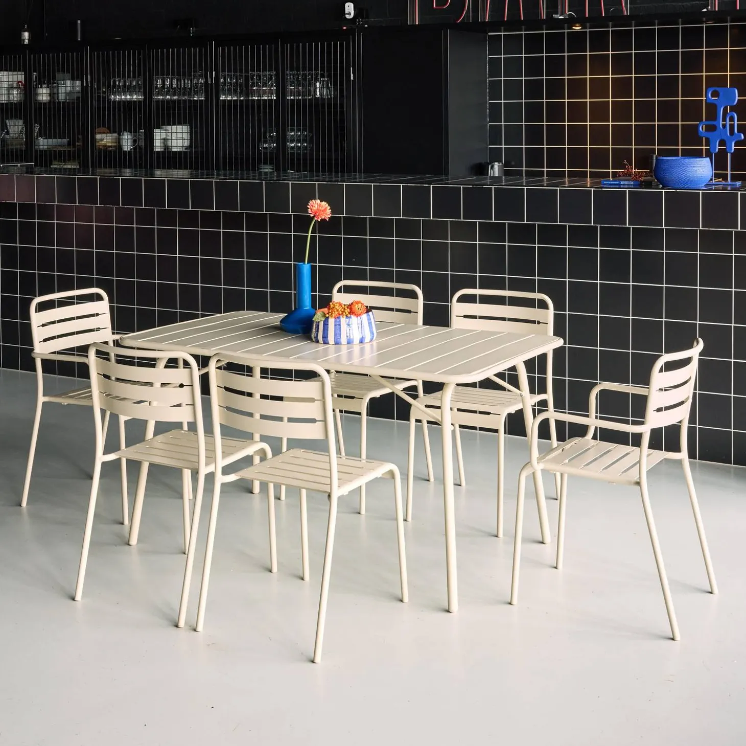 Conjunto de jardim com mesa bistrô dobrável em aço com 6 cadeiras, 140cm