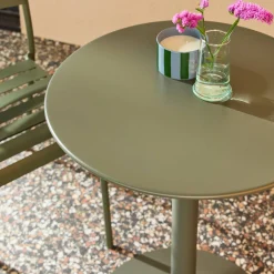 Conjunto de jardim com mesa bistrô redonda de aço com 2 cadeiras