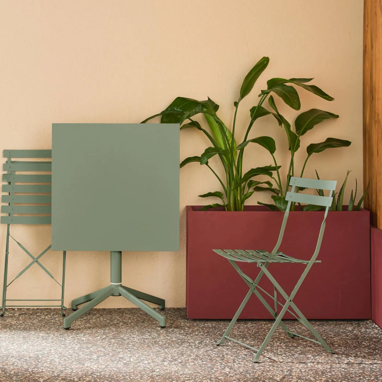 Conjunto de jardim com mesa bistrô dobrável em metal com 2 cadeiras