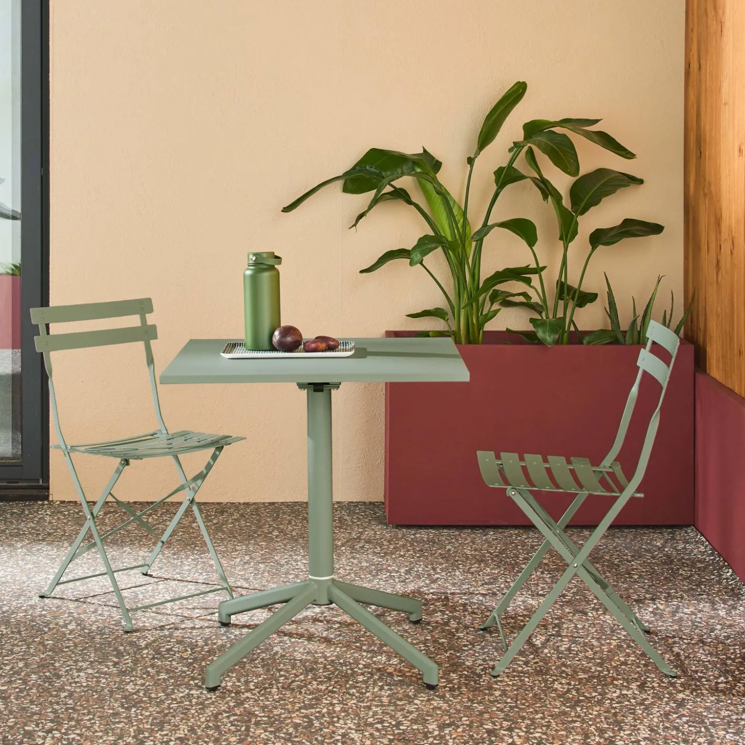 Conjunto de jardim com mesa bistrô dobrável em metal com 2 cadeiras